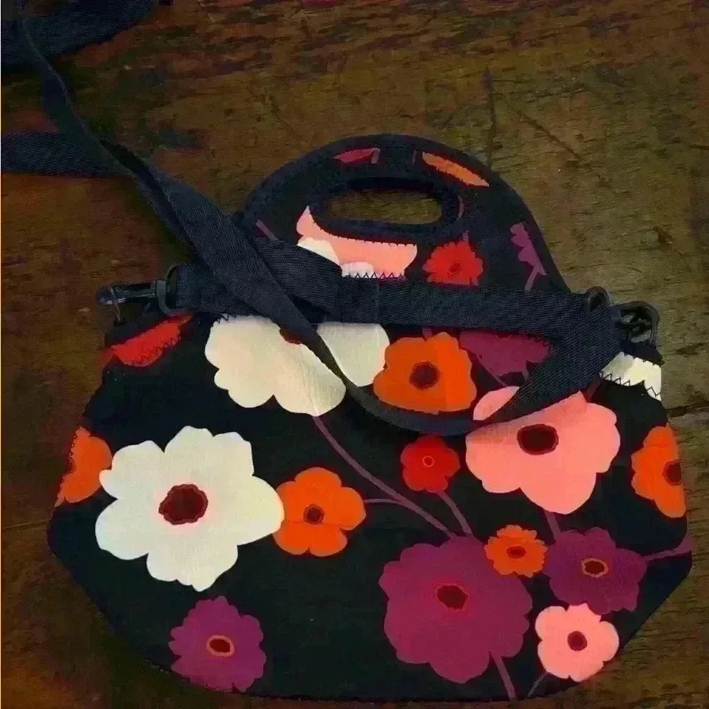 Built Poppy Flower Gourmet On The Go Lunch Tote With Removable Strap
